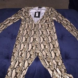 Long sleeve snake print velvet romper